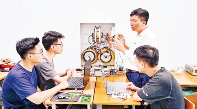 Hợp tác đào tạo nhân lực công nghiệp bán dẫn