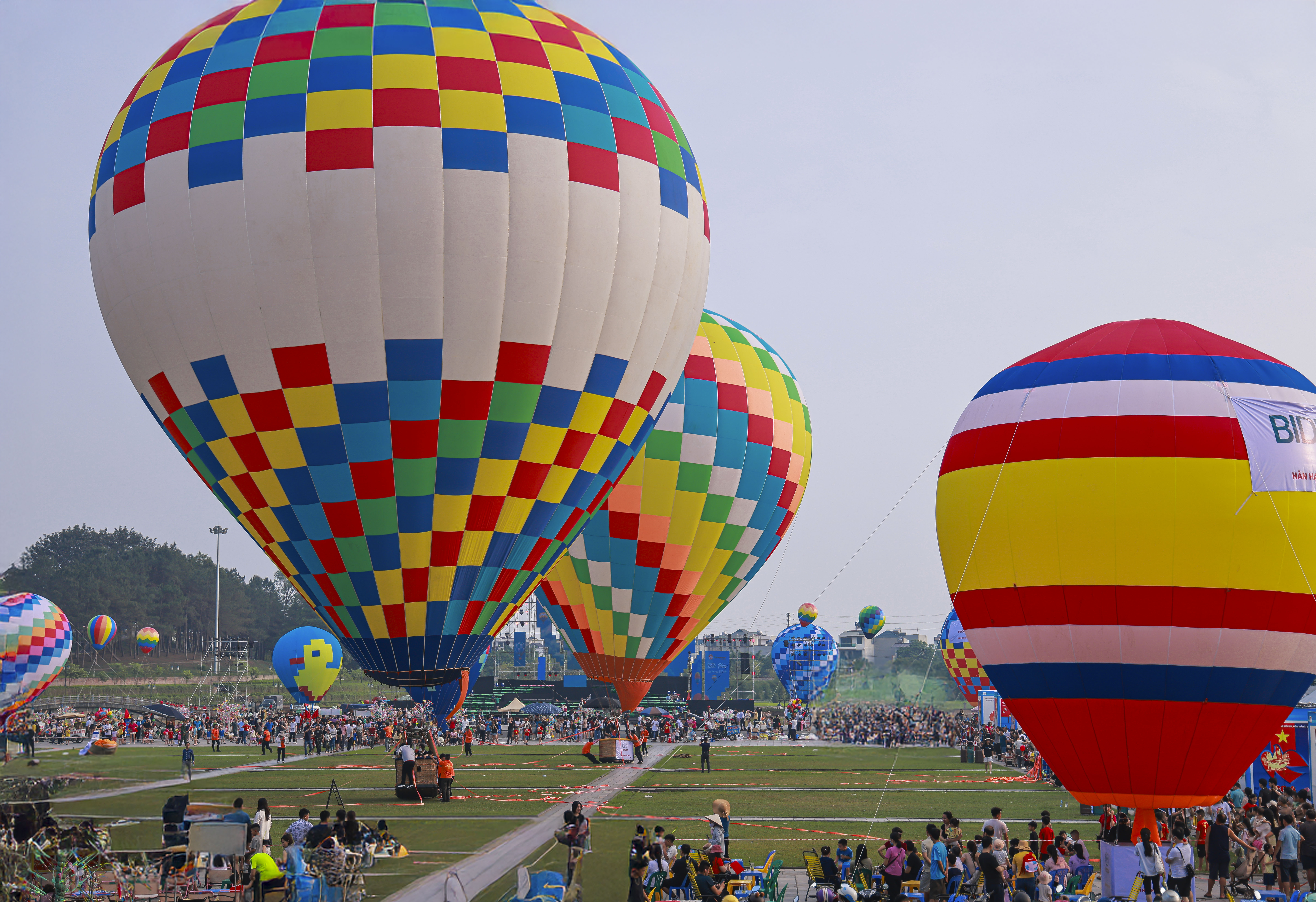 Tưng bừng khai mạc Festival Khinh khí cầu Vĩnh Phúc năm 2025