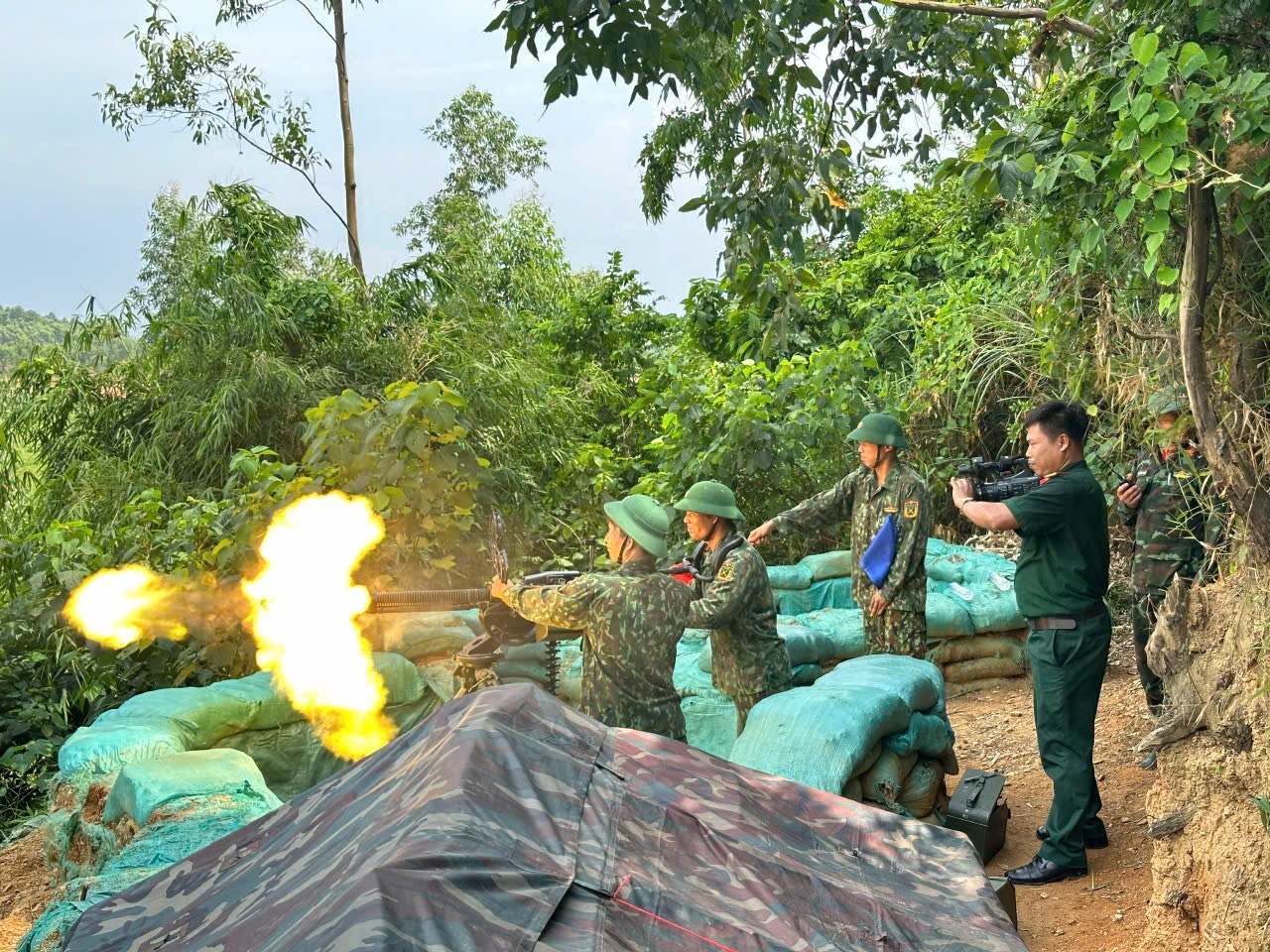 Cán bộ tuyên huấn năng động, mẫu mực