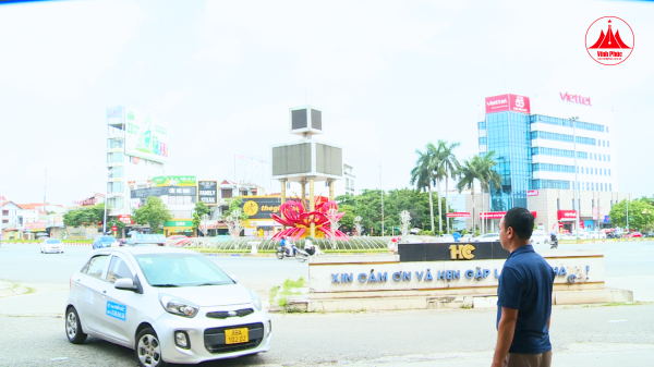 TAXI TRUYỀN THỐNG CHUYỂN ĐỔI SỐ ĐỂ CẠNH TRANH