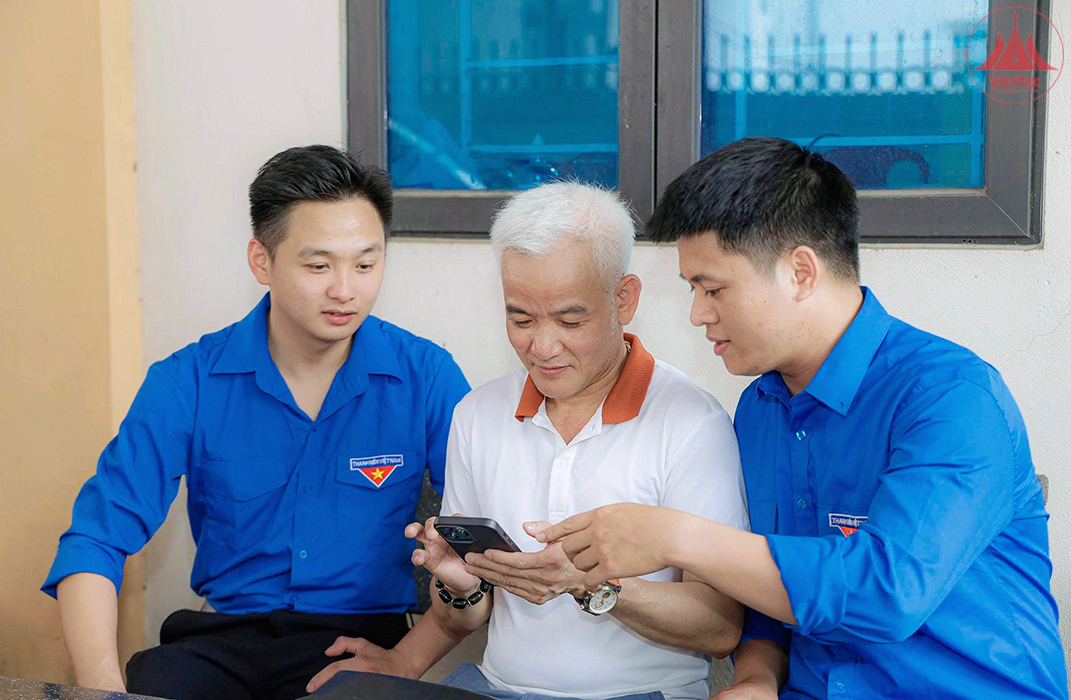 Hỗ trợ người cao tuổi bắt nhịp chuyển đổi số
