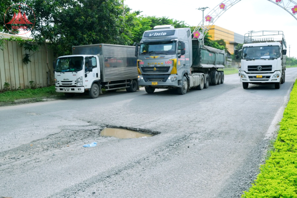 Hiểm nguy rình rập trên đường Nguyễn Tất Thành kéo dài