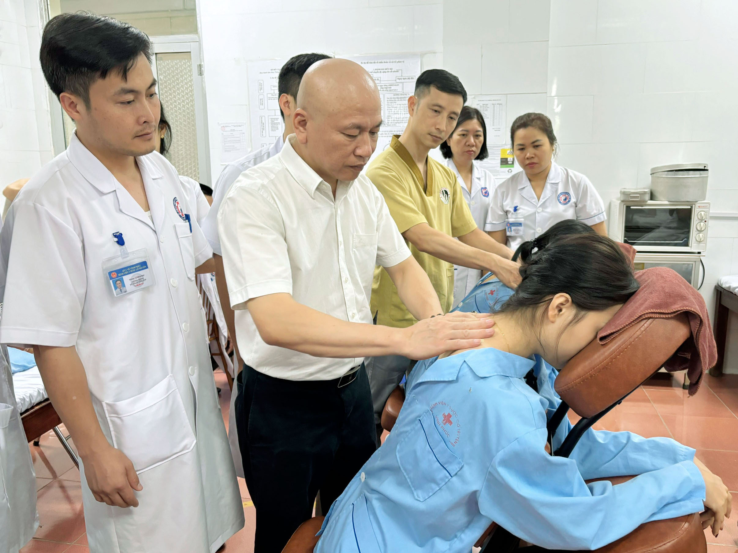 Ứng dụng kỹ thuật mới trong khám, chữa bệnh y học cổ truyền